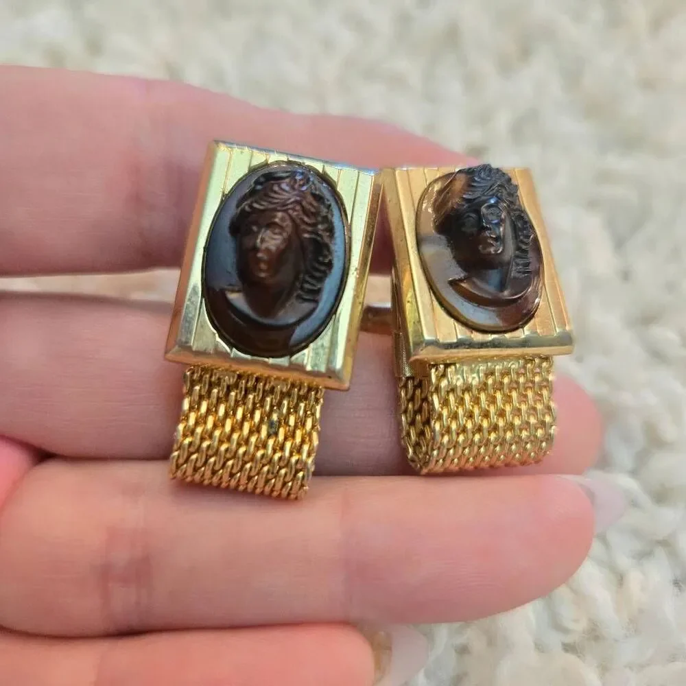 Vintage Hickok Gold tone with Cameo Wrap Around Cufflinks